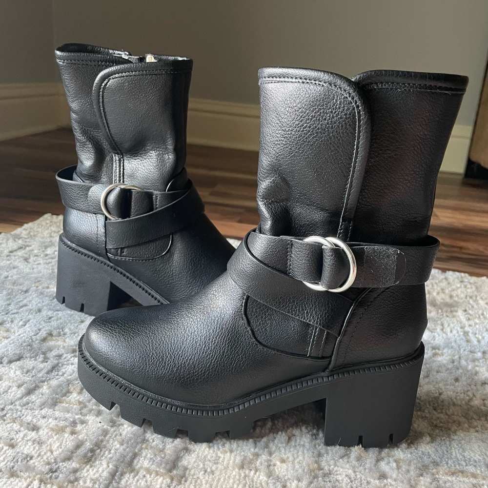 DV by Dolce Vita Nola Ankle Boot